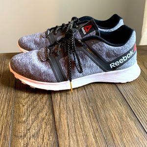 Reebok Size 8 athletic shoes